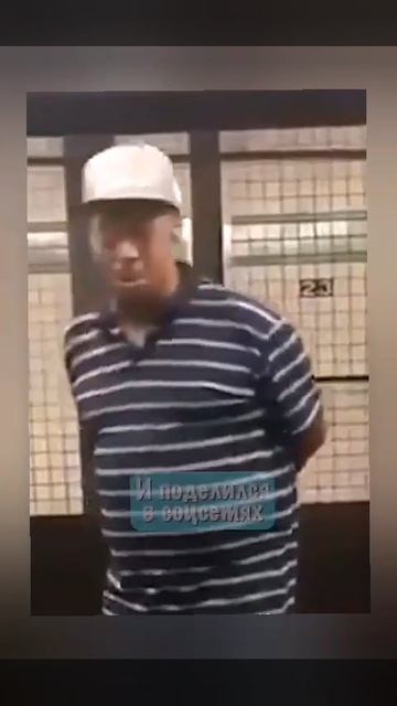 стал миллионером уличный музыкант