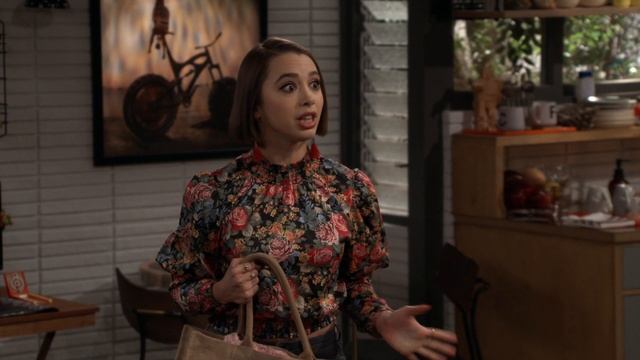 Freddie Finds Celia's Baby Stash - Call Your Mother смотреть онлайн