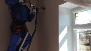 Сверление отверстия алмазной коронкой под трассу кондиционера.