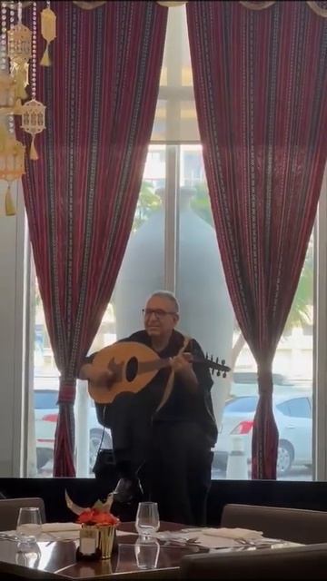 Live music at Dunes Cafe at the Shangri-La Hotel in Dubai, UAE смотреть онлайн