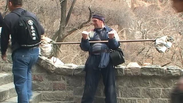 2. Тайшань. Поднимаю коромысло с камнями