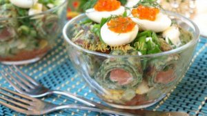 Салат с блинчиками с сёмгой и овощами