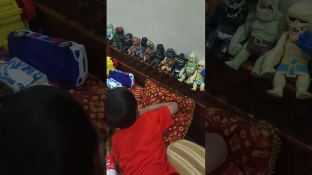 Nadhif and his Monster Flex Collections смотреть онлайн