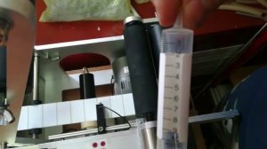 Работа этикетировочной машины ЭМ-50 на таре малого диаметра от ООО Промбиофит