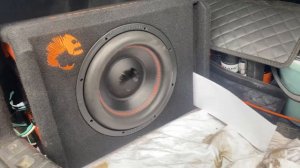Активный сабвуфер DL Audio Piranha 12A в LADA Гранта