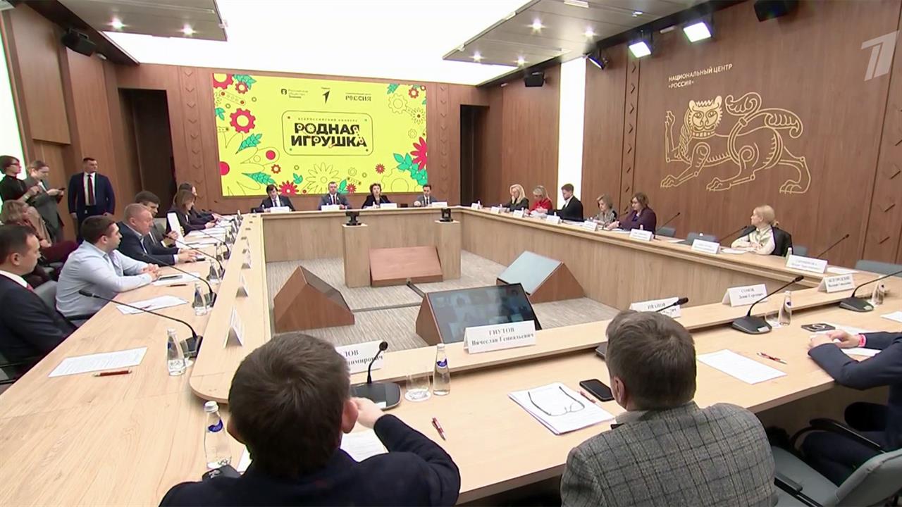 Глава Минпросвещения выступил на заседании оргкомитета конкурса "Родная игрушка