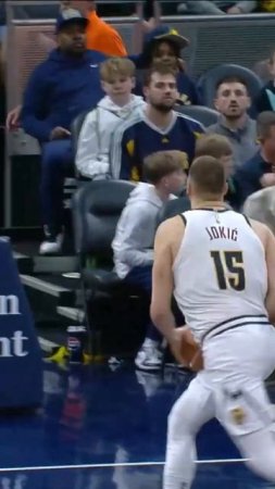 Jokic loses his defender with the tough spin