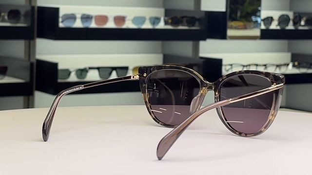 В салоне StockOptika распаковка и обзор женских солнцезащитных очков Tous A94 AD2Y из Италии