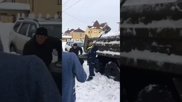 Уборка снега. Вывоз. Ул Фиалкрвая смотреть онлайн