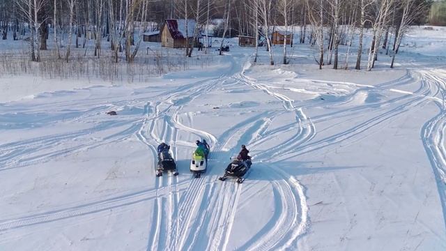 Заезд на снегоходах