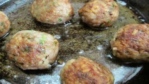 Тефтели под грибным соусом