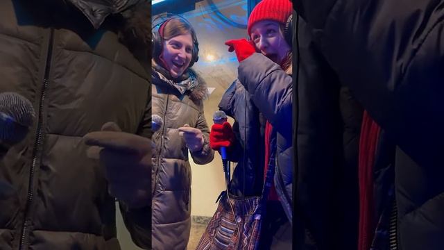 За 3 часа до отправления поезда в караоке будке где-то в Петербурге смотреть онлайн