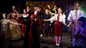 СЛУГА ДВУХ ГОСПОД   2017