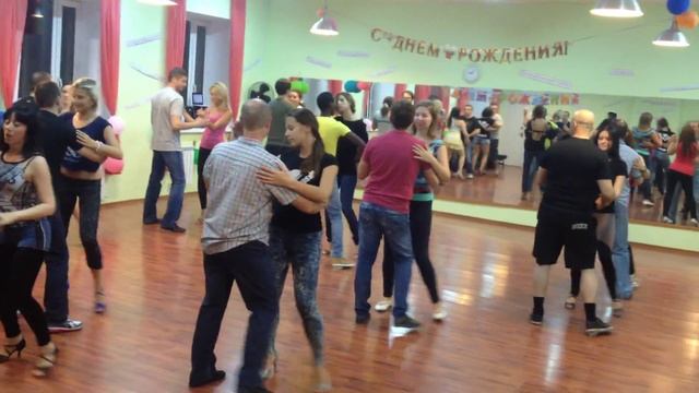 Bachata lesson with JUNIOR (Mambo GROUP) смотреть онлайн