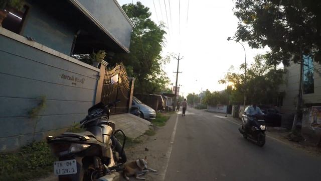 Красивая улица в Ченнаи рано утром (Raw Footage)