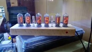 Ламповые часы NC8206 в корпусе из бука.