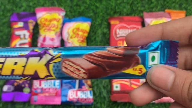 Lots of chupa chups lollipops vs chocolates смотреть онлайн