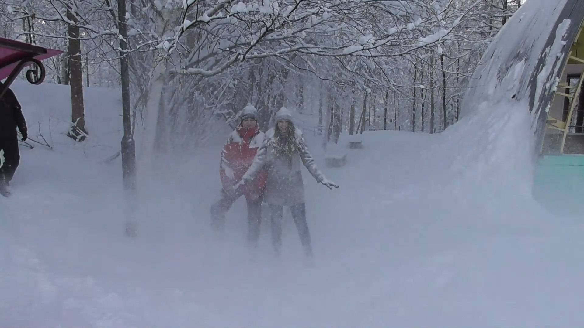 Весенняя прогулка по городу смотреть онлайн