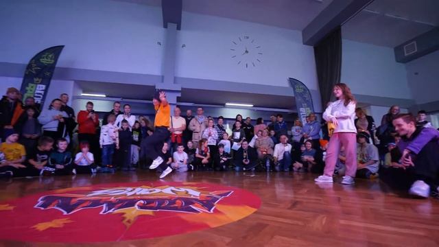 АЛИНА vs LE ROCK | TOP 8 | НАЧИНАЮЩИЕ С СЕНТЯБРЯ 2022 | AUTUMN WARS смотреть онлайн