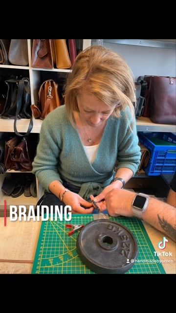 How to braid a leather bracelet, join my workshops 👊🏻. смотреть онлайн