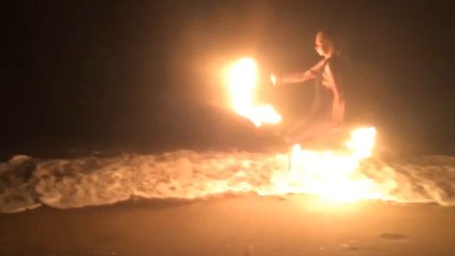 живая музыка .шоу Огни костра...