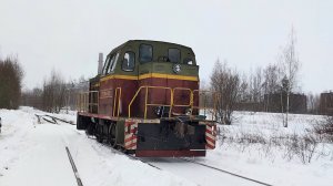 Тепловоз ТГМ23В48-059 следует резервом в депо