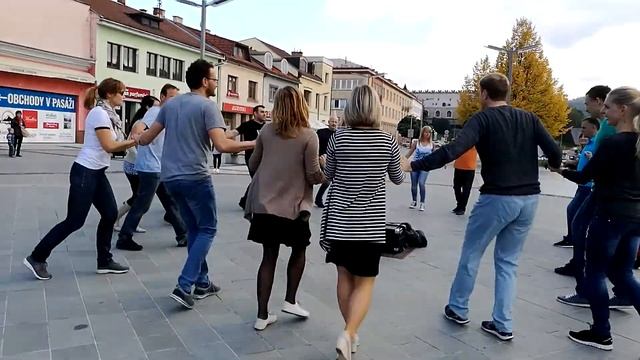 Prvý Zvolenský Salsa Rueda Flashmob 30.9.2017 смотреть онлайн