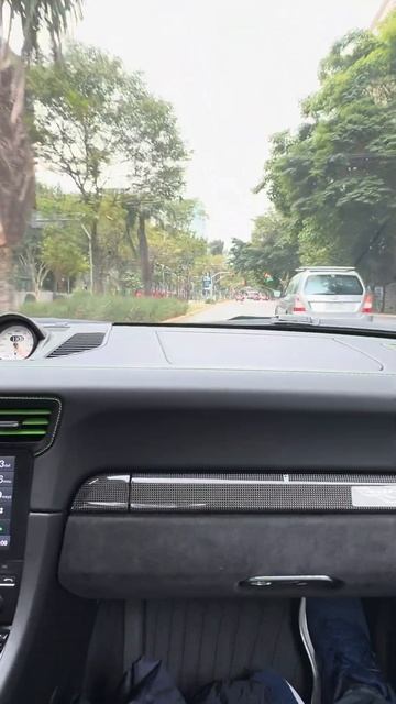 Porsche 911 GT3RS acelerando na Faria Lima смотреть онлайн