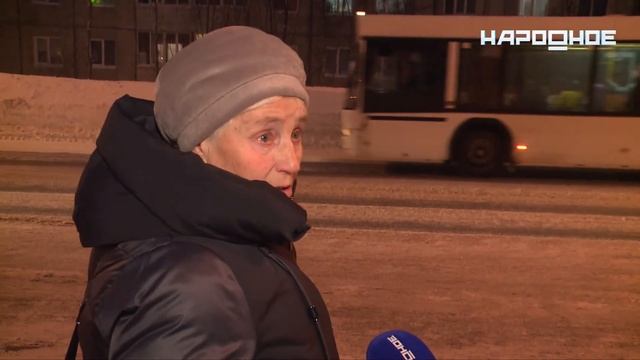 Кучи снега у городских остановок смотреть онлайн