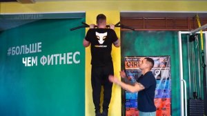 Подтягивания узким прямым хватом