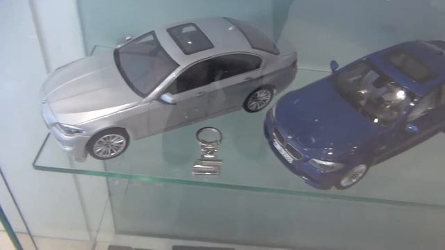 Miniature BMWs | BMW Watches Keychains at 12th Auto Expo 2014 The Motor Show Greater Noida смотреть онлайн