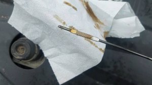 LADA GRANTA CROSS Проверка уровня масла в 127 двигателе, после выравнивания уровня до верхней метки