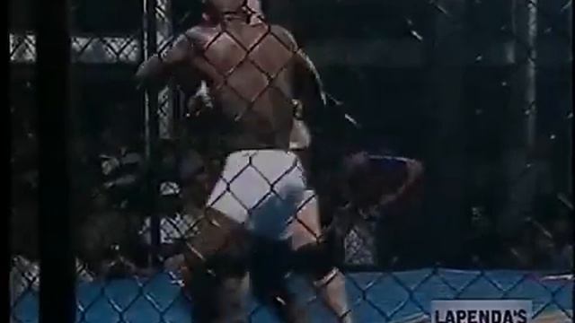 ПОЛЯРНЫЙ МЕДВЕДЬ ПОЛ ВАРЕЛАНС ПРОТИВ БРАЗИЛЬЦА!!! смотреть онлайн