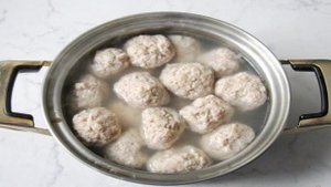 Тефтели в сливочном соусе с грибами