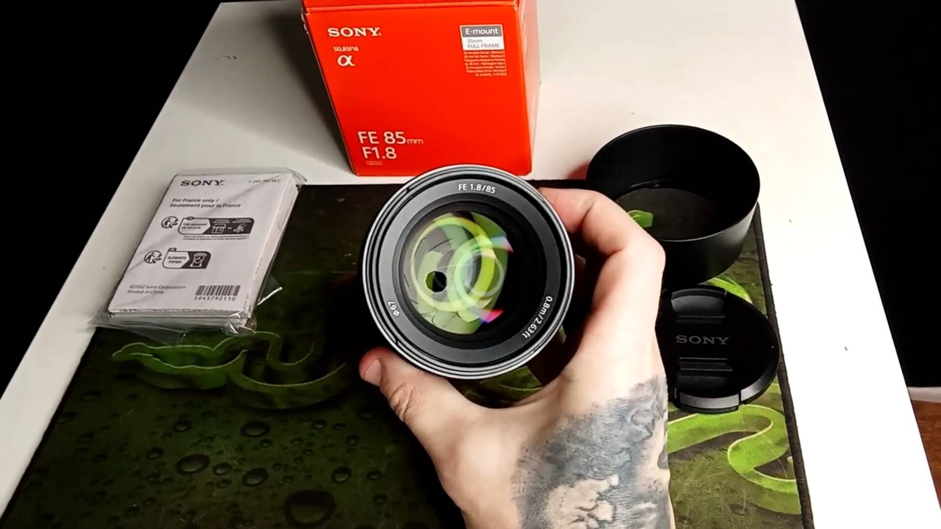 Sony FE 85mm F1.8 - Распаковка.