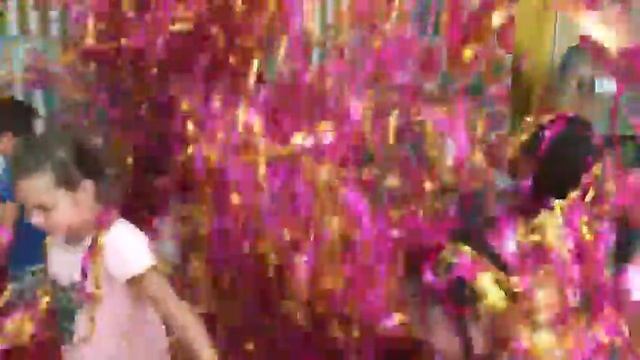 Цветное бумажное барби -шоу для маленьких принцесс 🍭 смотреть онлайн