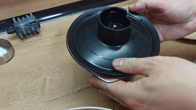 Демонстрация работы измельчителя блендера  EVOLUTION HBS-0651 смотреть онлайн