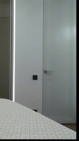 Скрытые двери FONDO EDGE с дверным полотном коллекции DECO в проекте дизайнера Нураевой Аиды