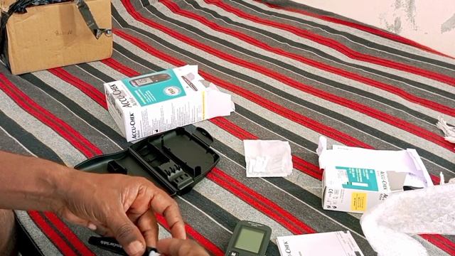 HOW TO USE ACCU-CHEK Active ! एकु चेक से अपने bllud sugger कि जांच कैसे करें смотреть онлайн