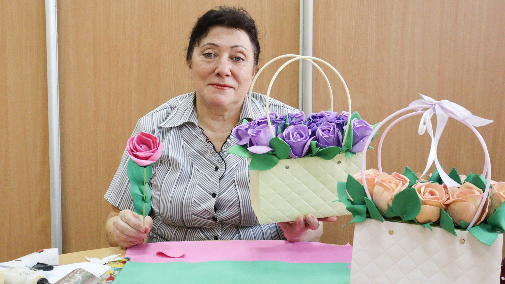 Мастер-класс «Роза из фоамирана» смотреть онлайн