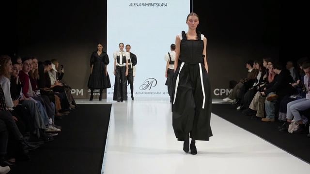 Показ коллекции женской одежды дизайнера Alena Pahirnitskaya на выставке CPM