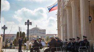 Полицейские вместе с общественниками поздравили милых дам с наступающим Международным женским днём!