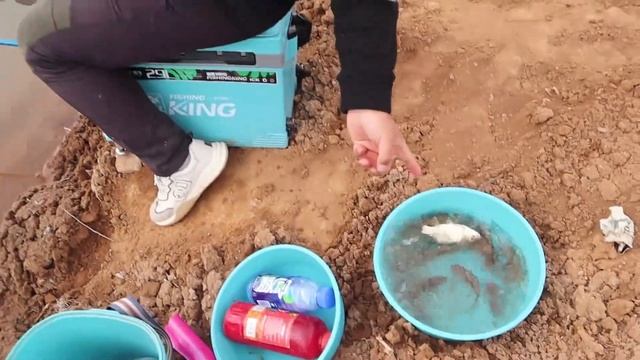 野钓：第一眼就感觉这地方藏大鲫鱼，懂得应变你就比别人钓的多！