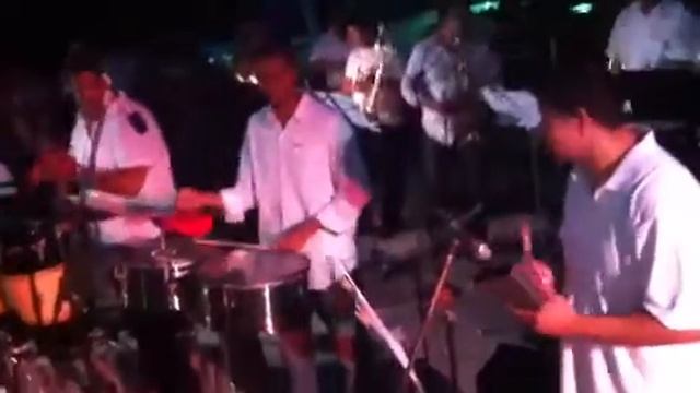Franky Rodriguez Y Homenaje A La Salsa-Mi Gente смотреть онлайн