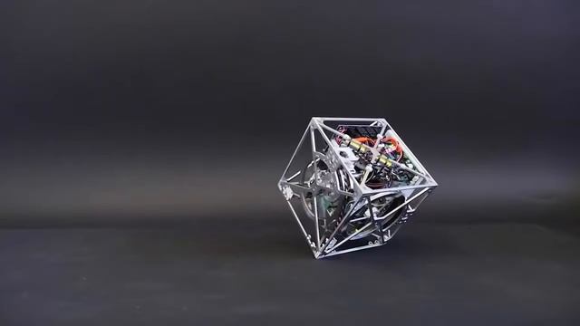 Куб, способный удерживать равновесие в любом положении смотреть онлайн