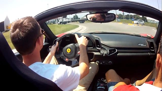 Ferrari 458 Spider Test Drive смотреть онлайн