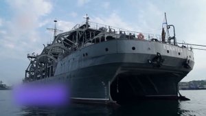 🔥 В Крыму догорает очередной корабль Черноморской флотилии «Коммуна» которому больше 100 лет.