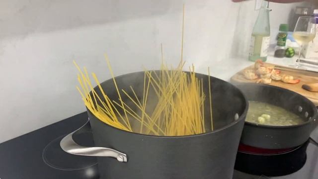 Espagueti con Camarones en Salsa Blanca de Queso Parmesano | byOtoya смотреть онлайн