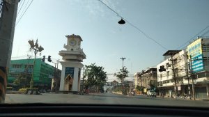 канчанабури. просто утро, город., дорога. улицы. дома กาญจนบุรี kanchanaburi по дорогам таиланда