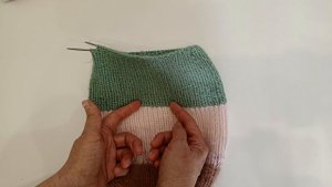 Что делать, если растянулась вязаная шапка